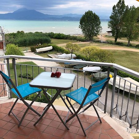 Seeblickwohnung Sirmione - Fronte Lago Mit Privatsteg Exterior foto